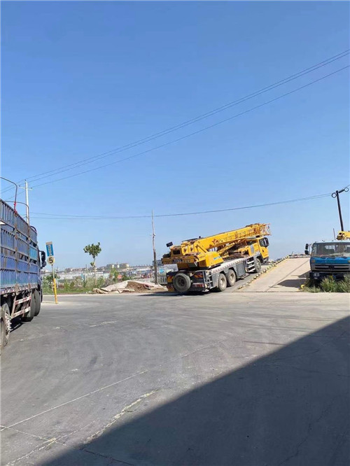 乌兰察布市25吨吊车的租赁价格大概是多少？