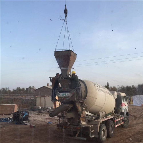 乌兰察布市“精准瞄准”—— 吊车的 “定位导航” 技术