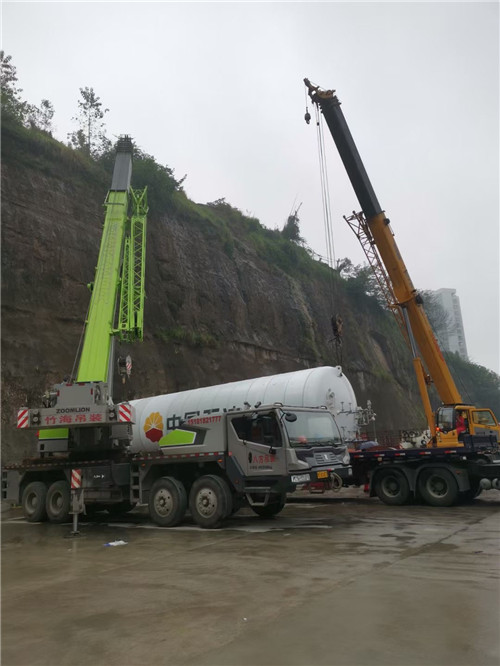 乌兰察布市“不怕风雨冻”—— 吊车的 “恶劣环境适应” 技术